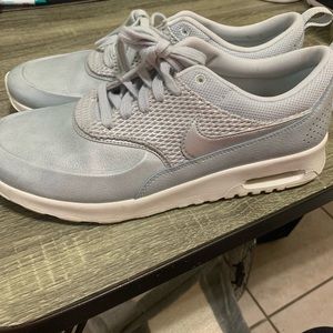 Nike air max’s Thea silver blue sz 10